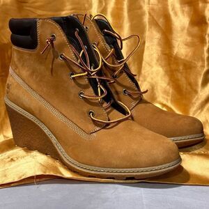 Super “Sassy” wedged Timberlines.